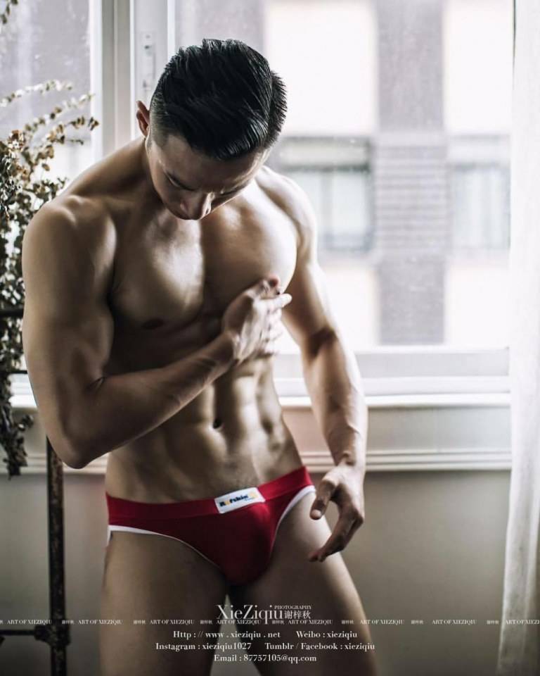 hot male 366 (18+)