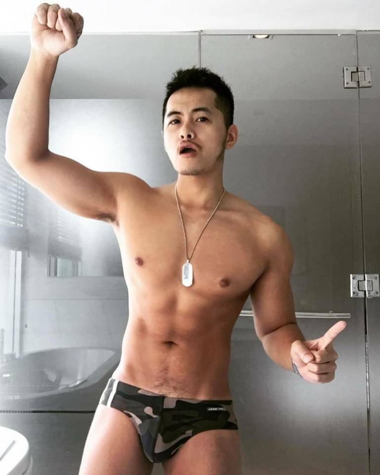 hot male 366 (18+)