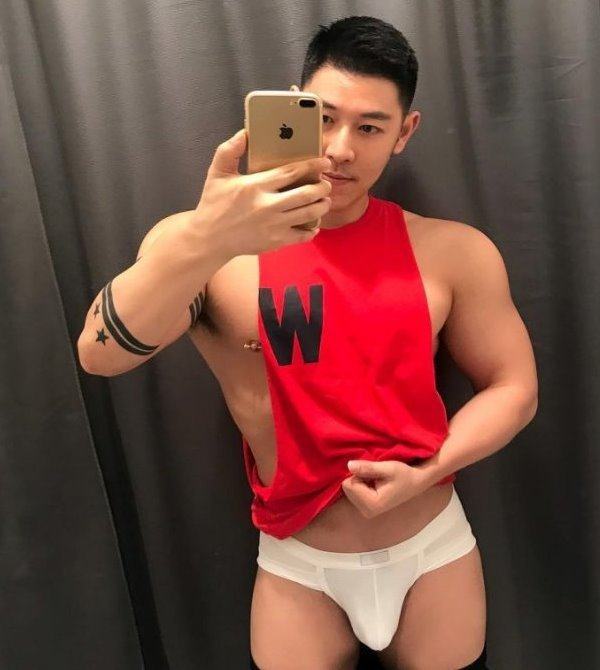 hot male 366 (18+)