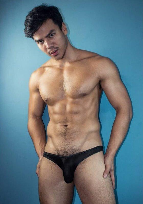 hot male 366 (18+)