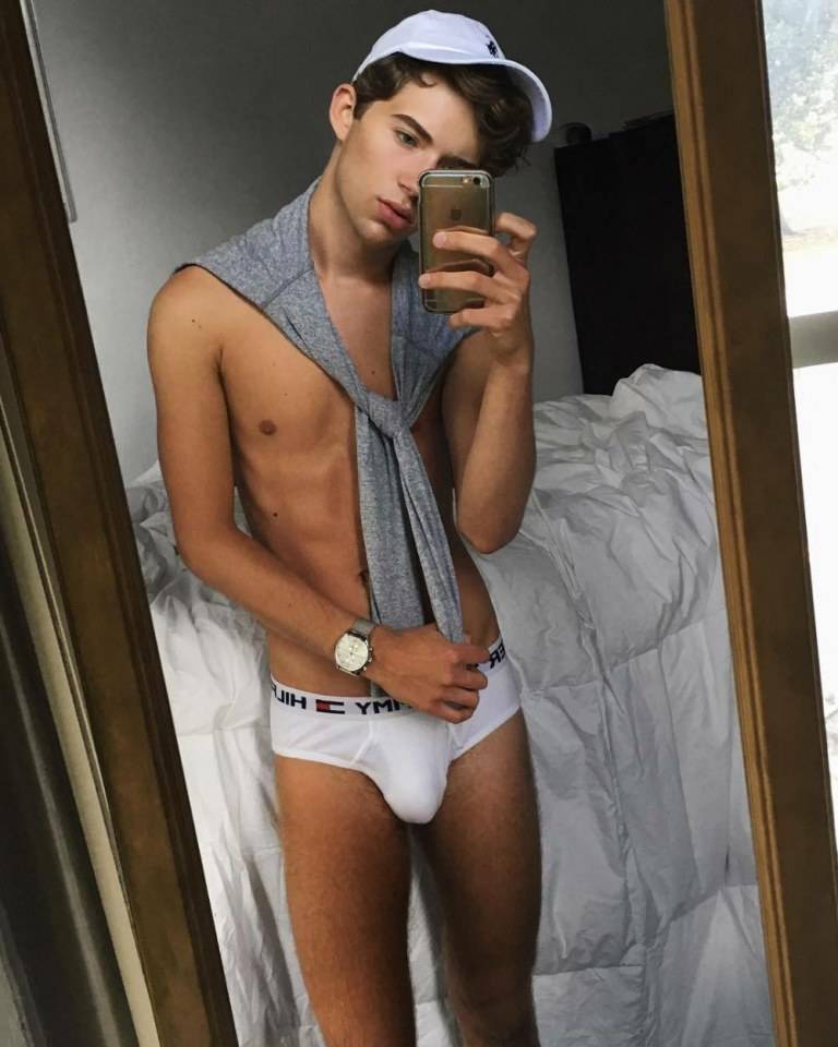 hot male 367 (18+)