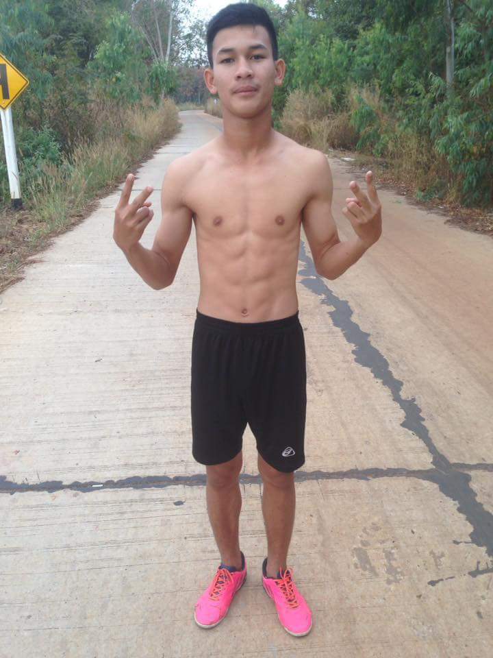 แซ่บร้อนนน"