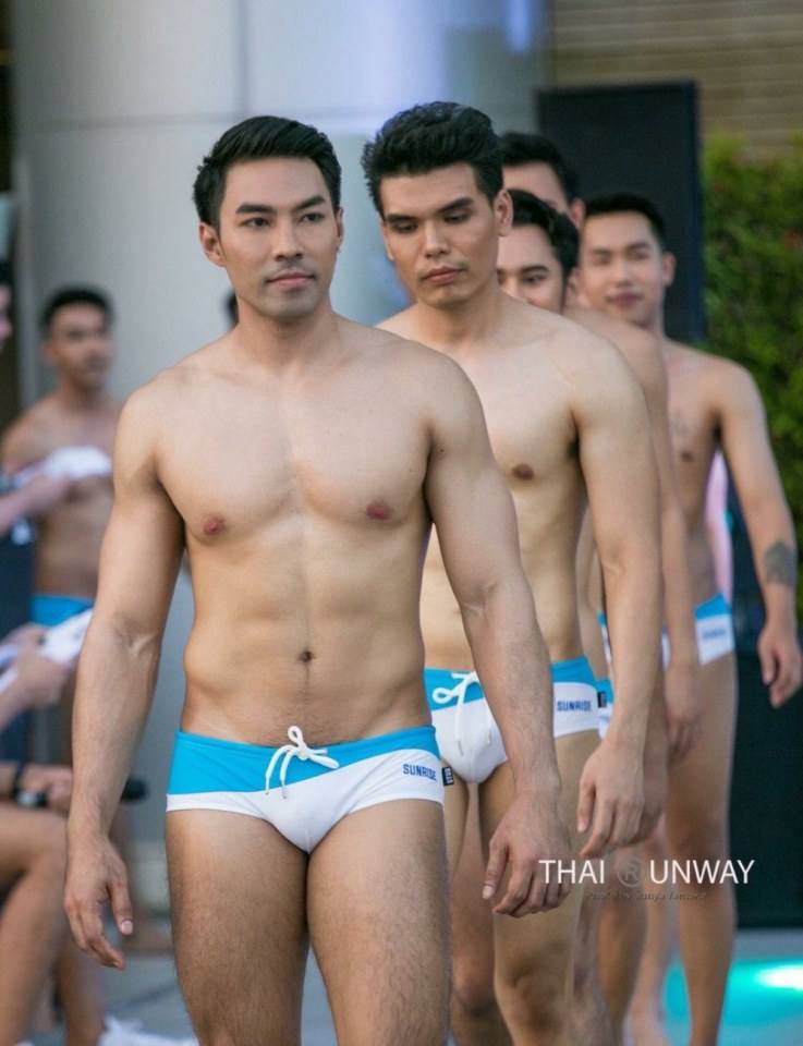 แซ่บร้อนนน"