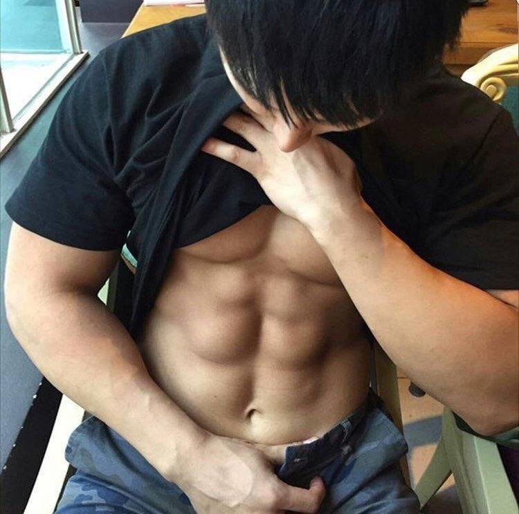 แซ่บร้อนนน"