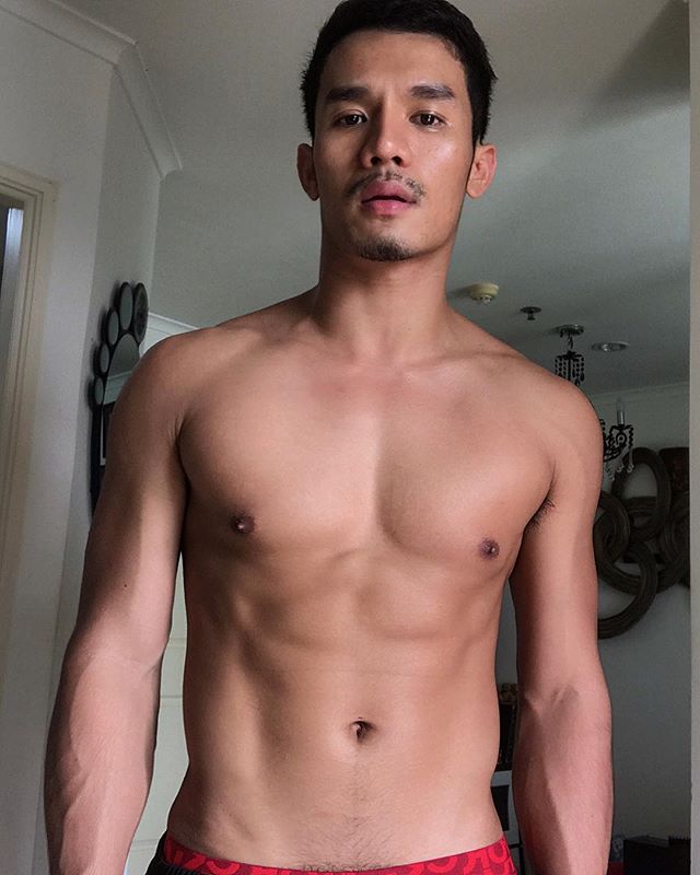 เลียเลย
