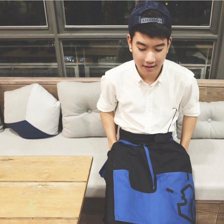 เห็นผู้ชายนั่ง  อยากนั่ง 2,480