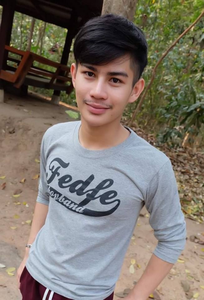หล่อเข้ม