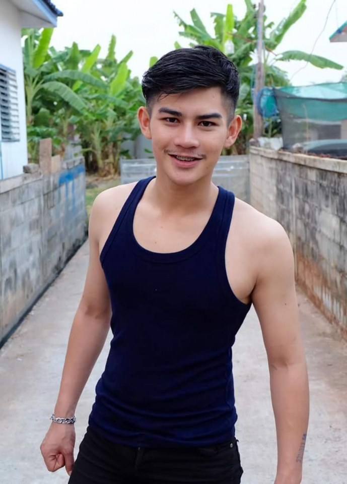 หล่อเข้ม