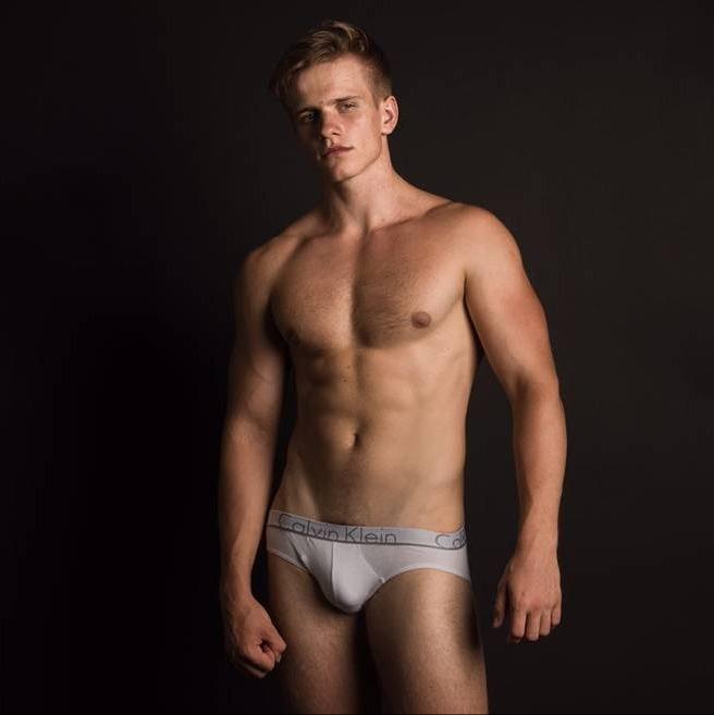 hot male 371 (18+)