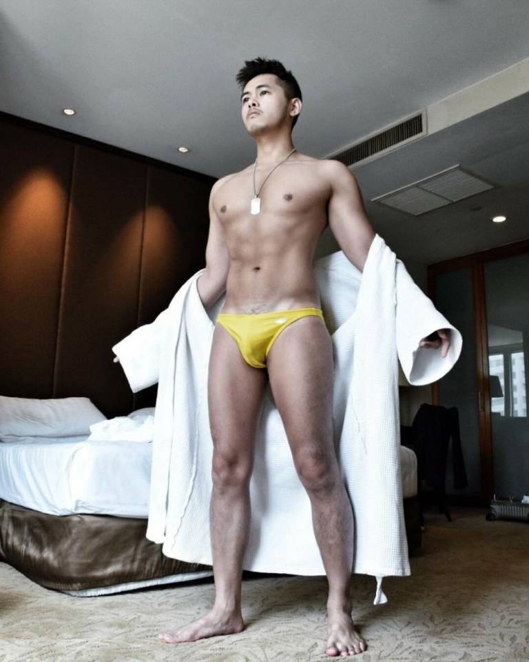 hot male 372 (18+)