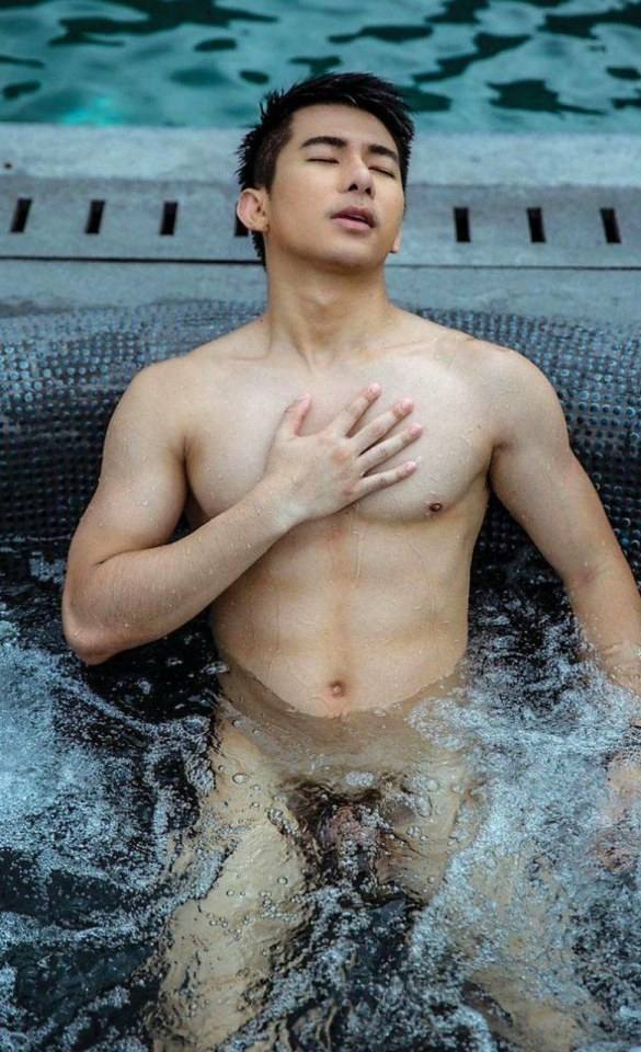 hot male 372 (18+)