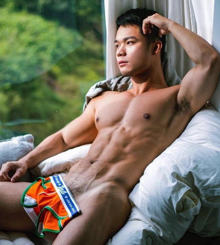 hot male 372 (18+)