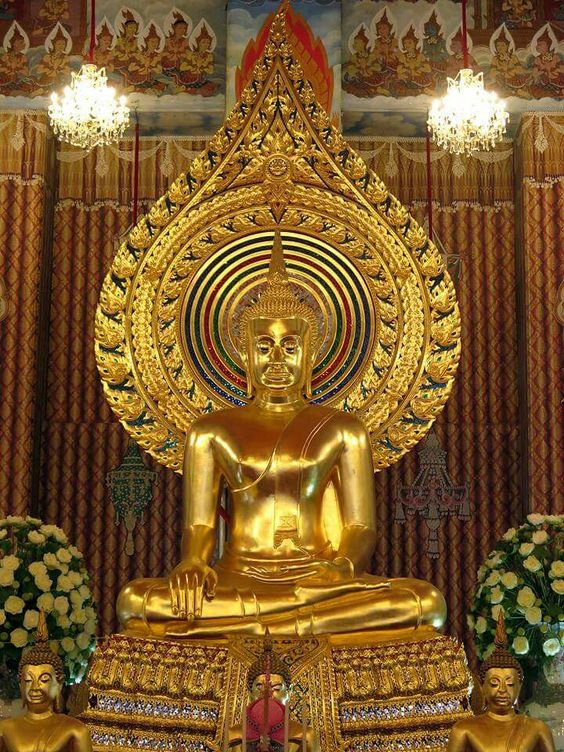 พระพุทธนรสีห์ตรีโลกเชฏฐ์มเหทธิศักดิ์ ปูชนียะชยันตะโคดม บรมศาสดา อนาวรญาณ" พระประธานในอุโบสถวัดชนะสงคราม