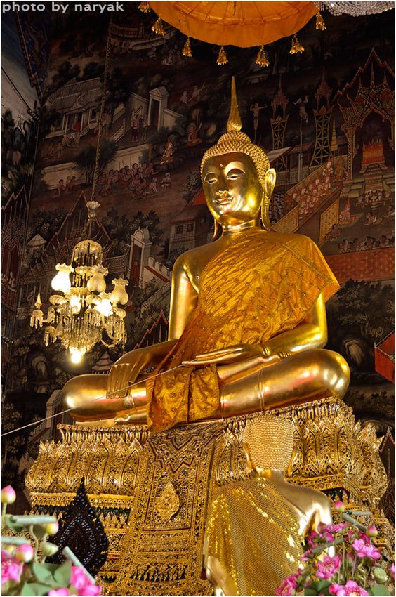 พระประธานในโบสถ์วัดอรุณราชวรารามราชวรมหาวิหาร จ. กรุงเทพฯ