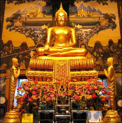 พระประธานวัดเขมาภิรตาราม ติดแม่น้ำเจ้าพระยา ตำบลสวนใหญ่ นนทบุรี