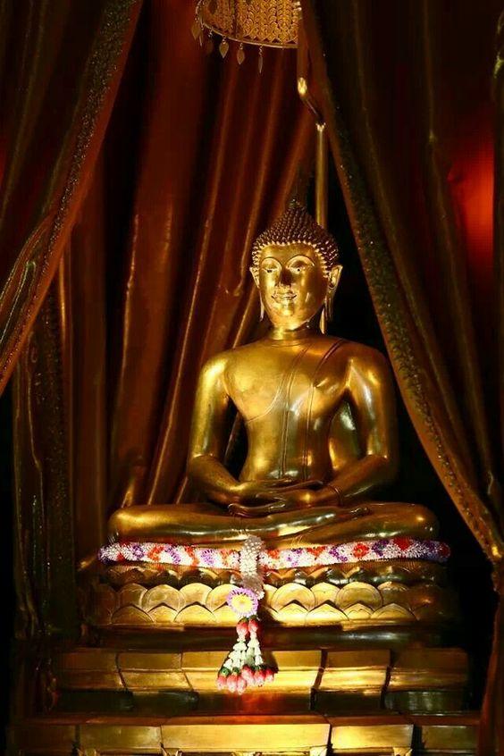 พระพุทธสิหิงค์ ภิพิธภัณฑสถานแห่งชาติ พระนคร ดรุงเทพครับ