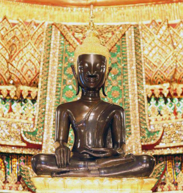 พระแสนเชียงแตง (สะตึงแตร็ง) จังหวัดนี้เคยเป็นของลาว ฝรั่งเศสมอบให้เป็นของกัมพูชา ปัจจุบันพระพุทธรูปองค์นี้ ประดิษฐานที่วัดรัตนาราม ธนบุรี.
