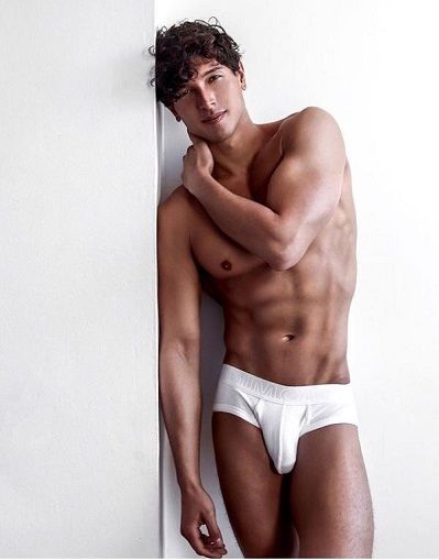 hot male 373 (18+)
