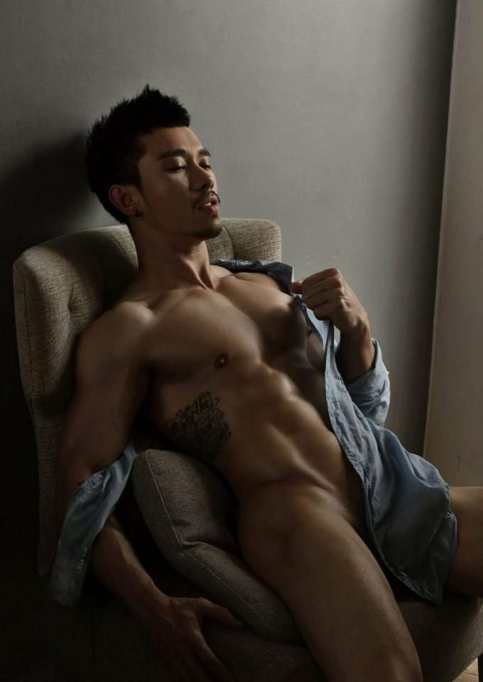 hot male 375 (18+)