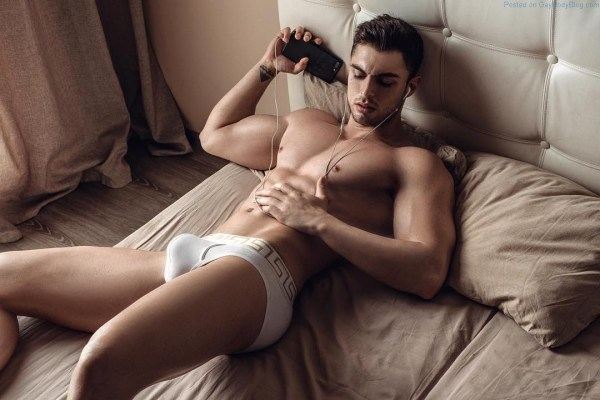 hot male 375 (18+)