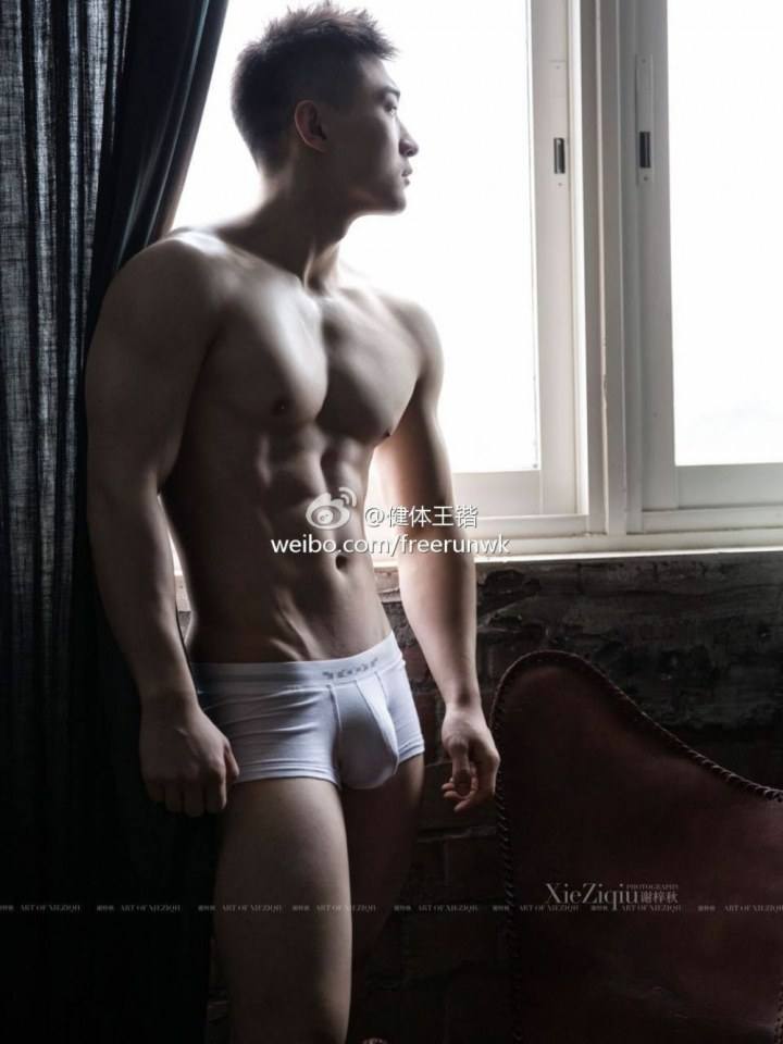 hot male 376 (18+)