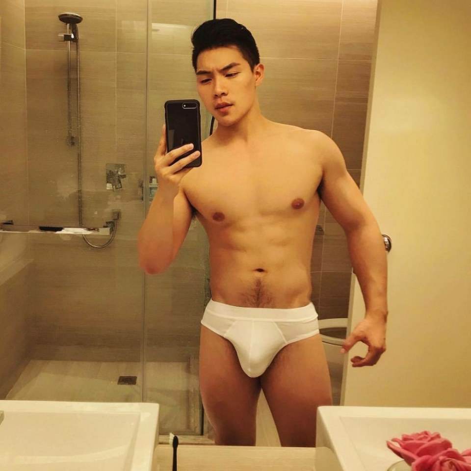 hot male 376 (18+)