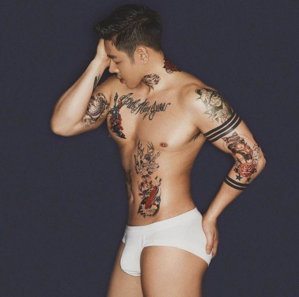 hot male 376 (18+)