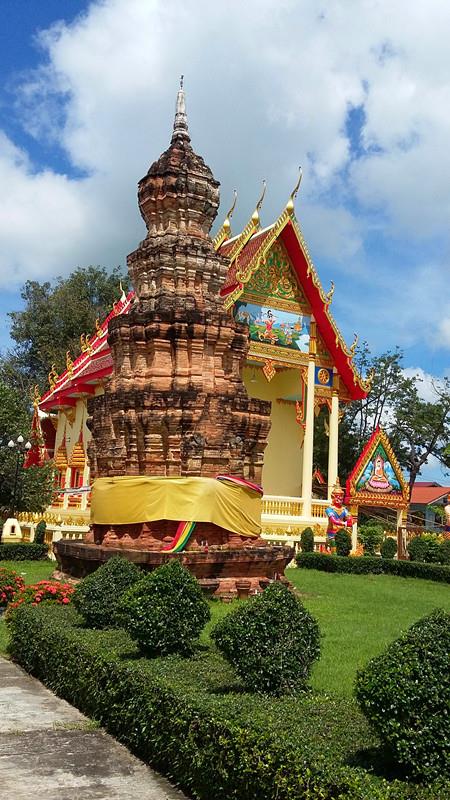 โบราณสถาน พระธาตุเมืองจันทร์และสิม จังหวัดศรีสะเกษ