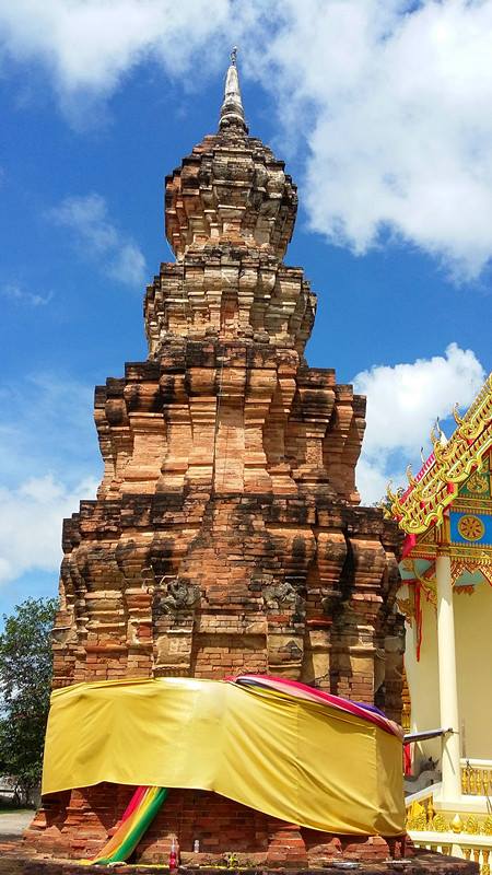 โบราณสถาน พระธาตุเมืองจันทร์และสิม จังหวัดศรีสะเกษ