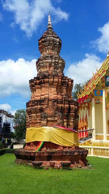 โบราณสถาน พระธาตุเมืองจันทร์และสิม จังหวัดศรีสะเกษ