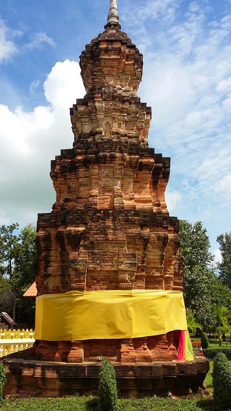 โบราณสถาน พระธาตุเมืองจันทร์และสิม จังหวัดศรีสะเกษ