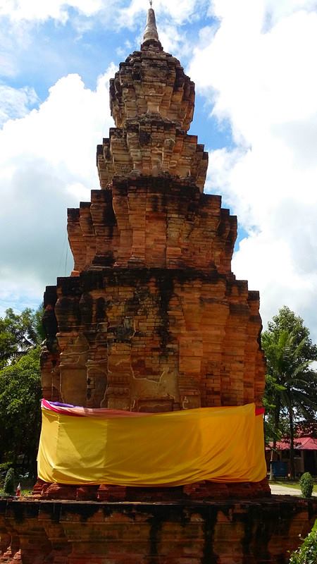 โบราณสถาน พระธาตุเมืองจันทร์และสิม จังหวัดศรีสะเกษ