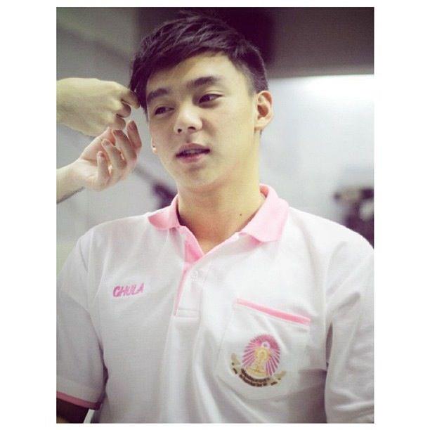 นักกีฬาหน้าหล่อ 2,490