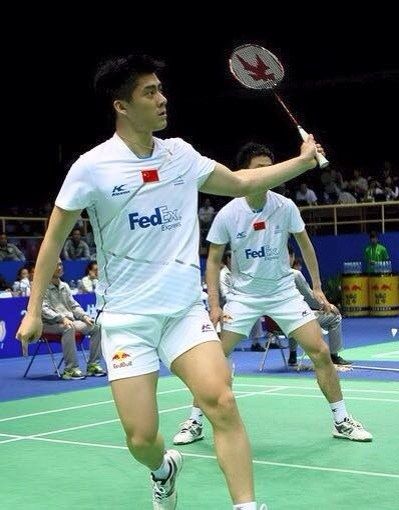 นักกีฬาหน้าหล่อ 2,490