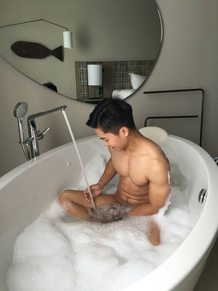 hot male 378 (18+)
