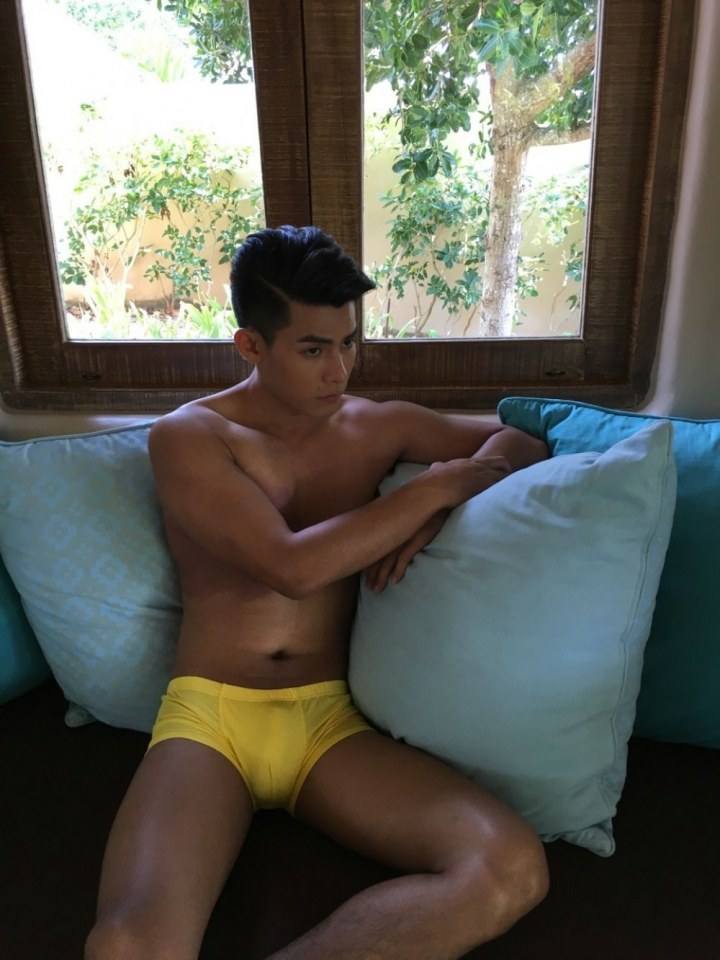 hot male 378 (18+)