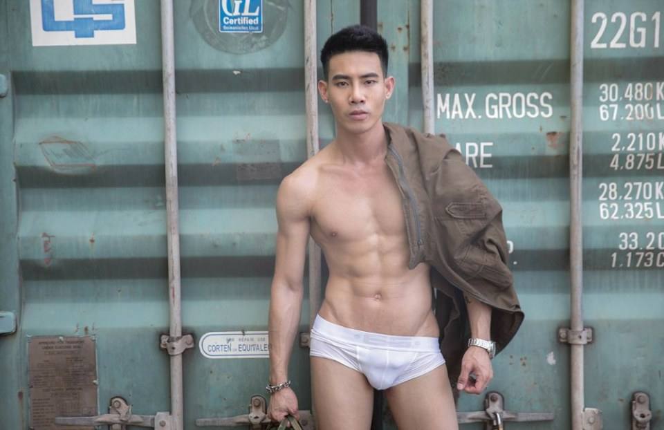 hot male 379 (18+)