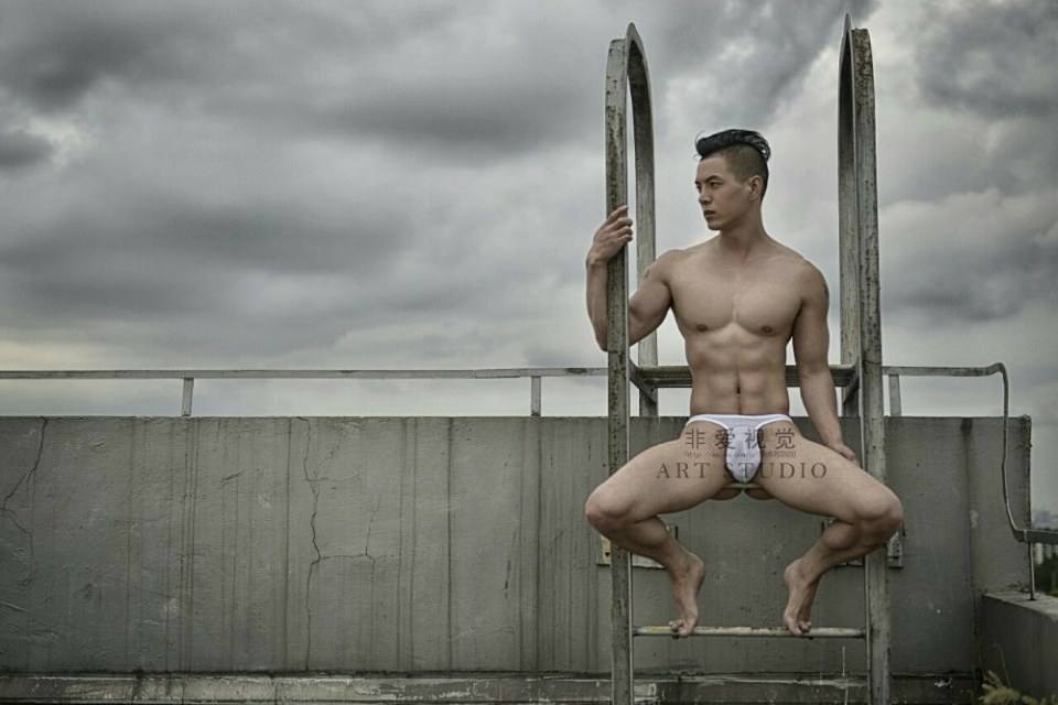 hot male 379 (18+)
