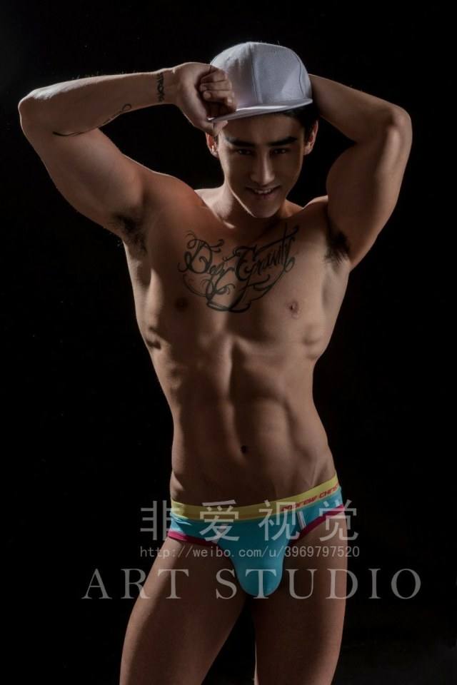 hot male 379 (18+)