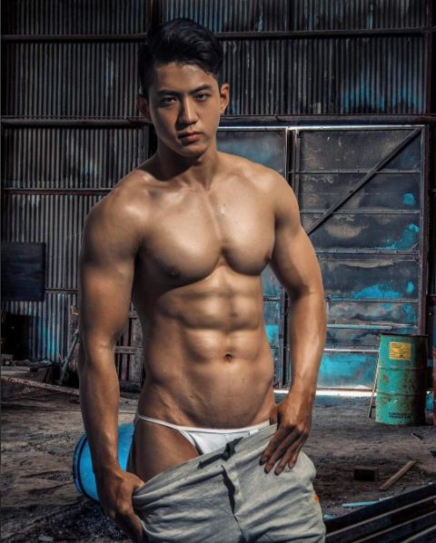 hot male 380 (18+)