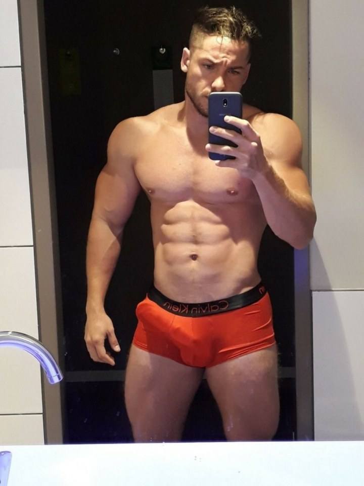 hot male 383 (18+)