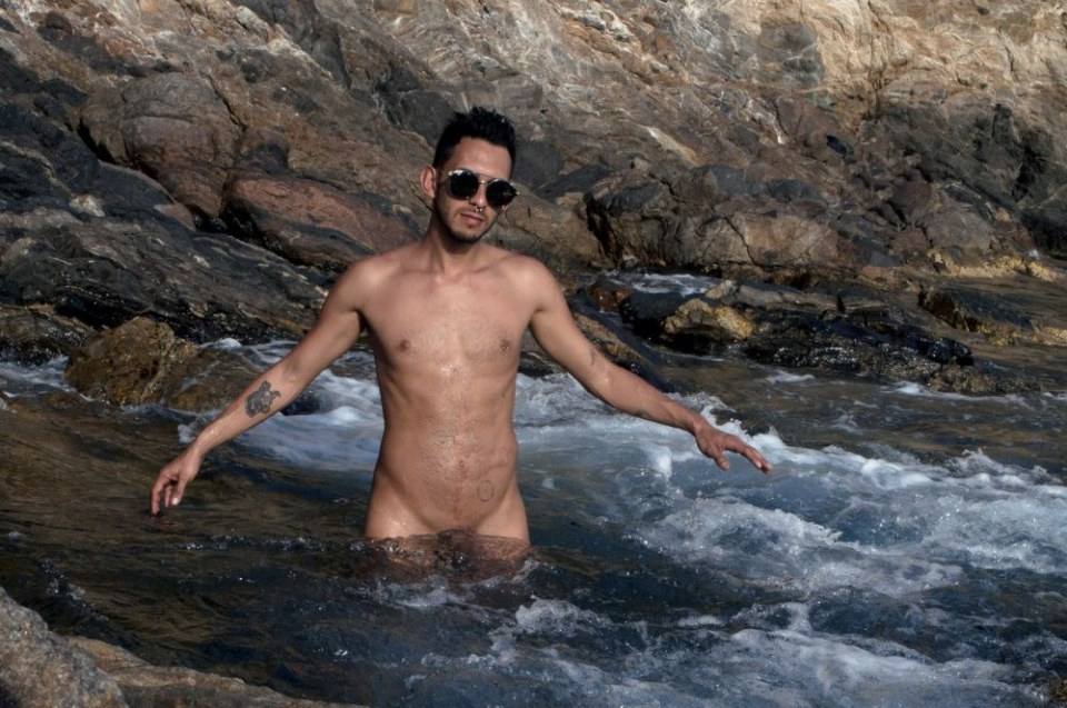 hot male 385 (18+)