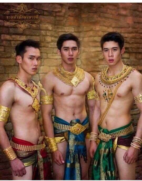 จัดขบวนพาเหรด 2,521