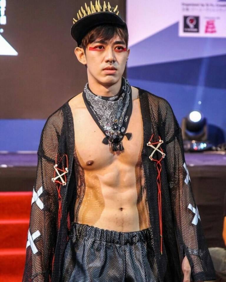 จัดขบวนพาเหรด 2,521