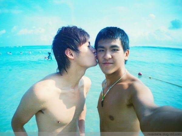 ผู้ชายเล่นอะไรกันก็ไม่รู้ค่ะพี่ตา 2,524