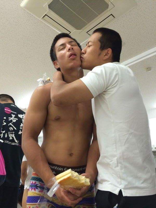 ผู้ชายเล่นอะไรกันก็ไม่รู้ค่ะพี่ตา 2,524