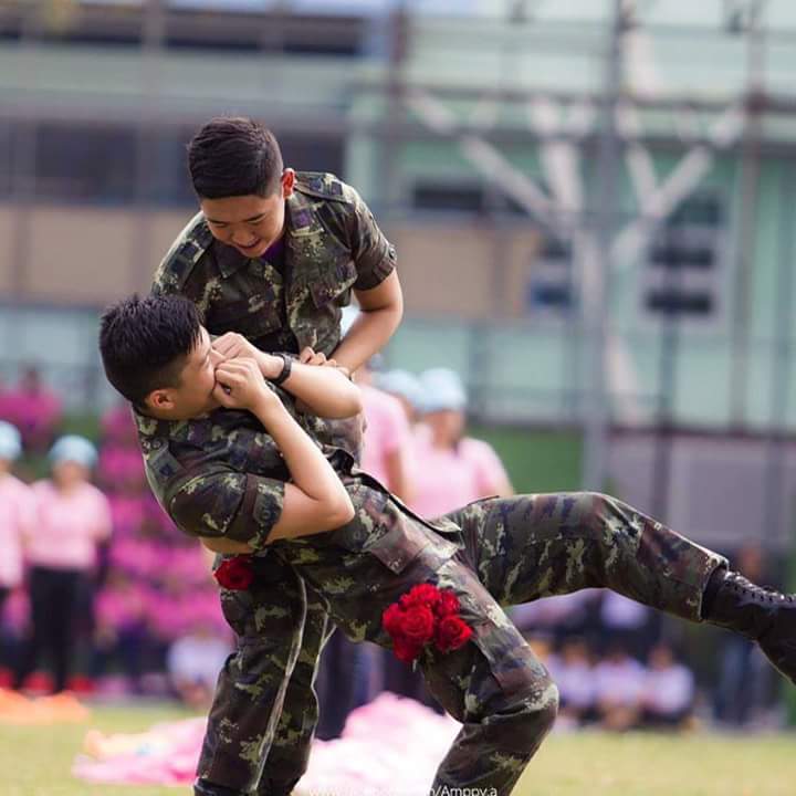 ผู้ชายเล่นอะไรกันก็ไม่รู้ค่ะพี่ตา 2,524