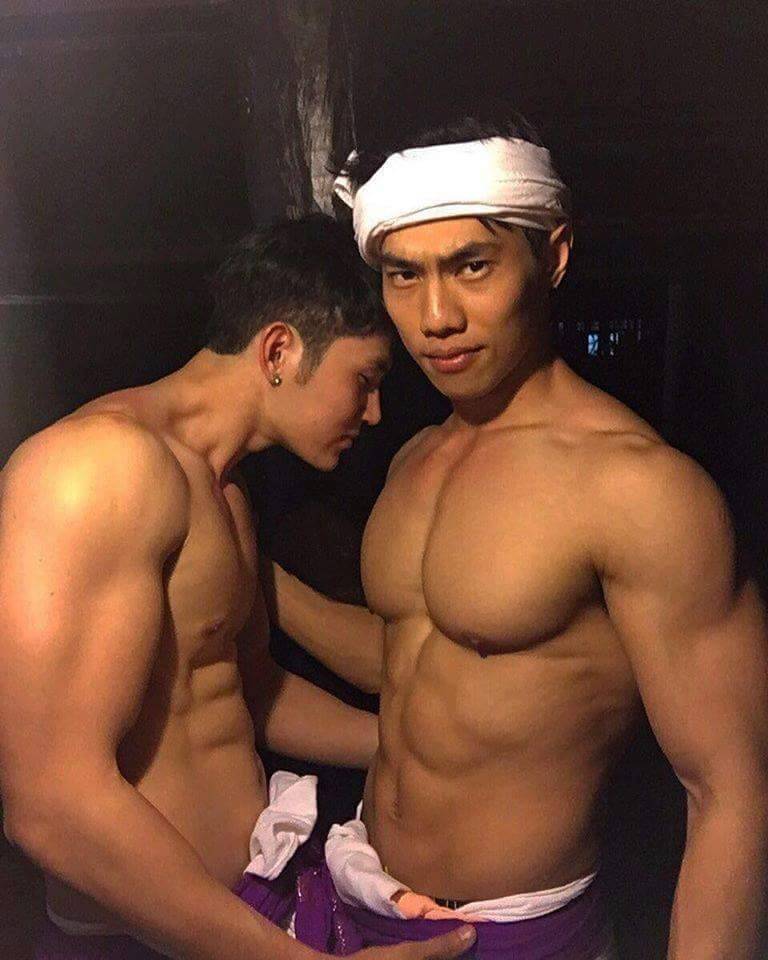 ผู้ชายเล่นอะไรกันก็ไม่รู้ค่ะพี่ตา 2,524