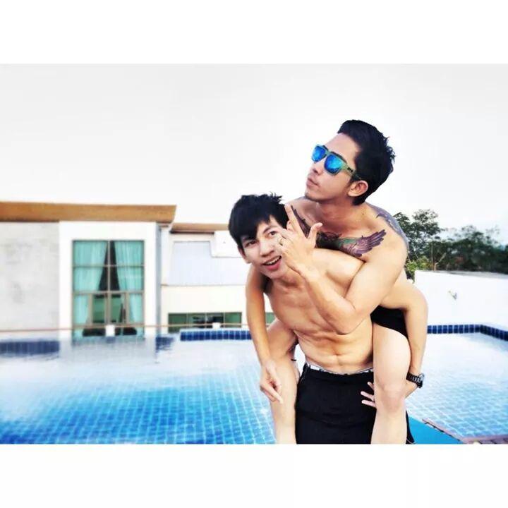 ผู้ชายเล่นอะไรกันก็ไม่รู้ค่ะพี่ตา 2,524