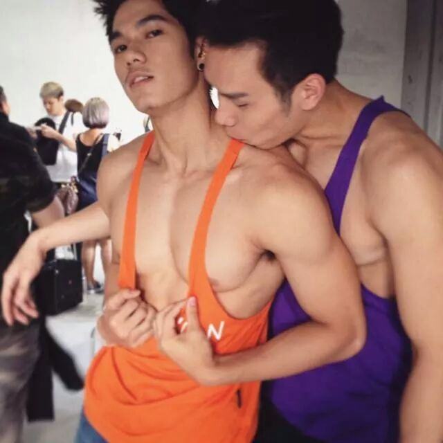 ผู้ชายเล่นอะไรกันก็ไม่รู้ค่ะพี่ตา 2,524